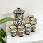 Carafe en poterie marocaine